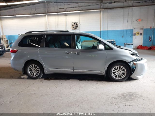 5TDYK3DC6FS604743 Toyota Sienna Xle 8 Passenger