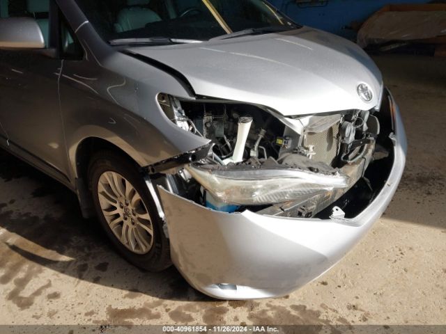 5TDYK3DC6FS604743 Toyota Sienna Xle 8 Passenger