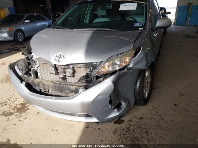 5TDYK3DC6FS604743 Toyota Sienna Xle 8 Passenger