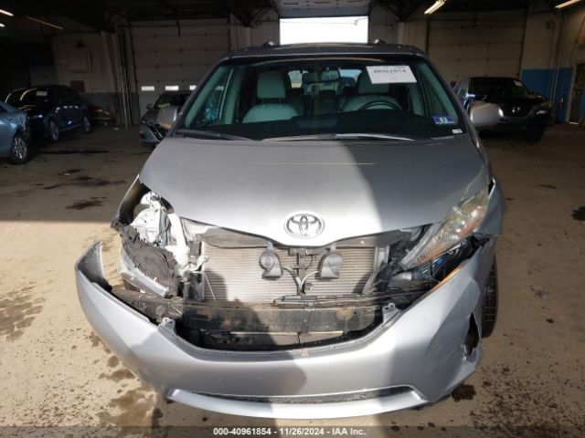 5TDYK3DC6FS604743 Toyota Sienna Xle 8 Passenger