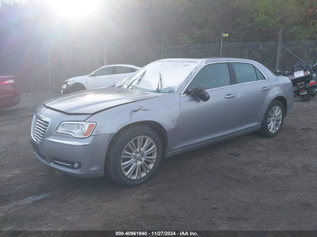 Chrysler 300 2014 2C3CCARG9EH183884 Image 2