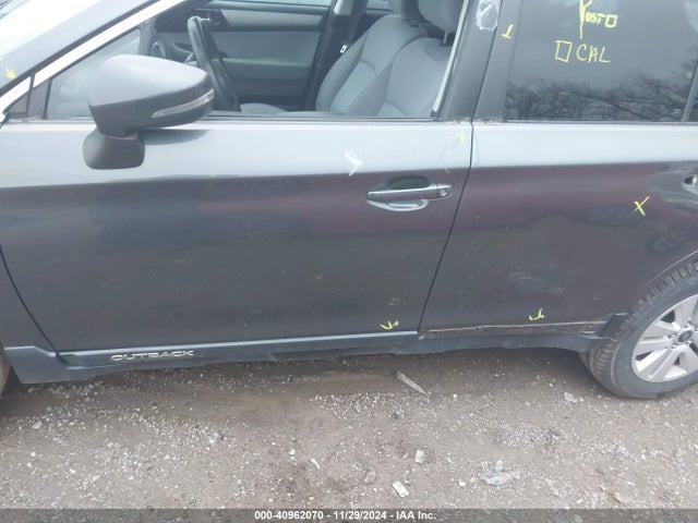 Subaru Outback 2.5i Premium 2018 4S4BSAFC6J3218532 Image 15