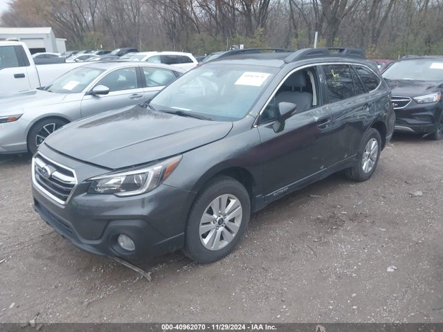 Subaru Outback 2.5i Premium 2018 4S4BSAFC6J3218532 Image 2