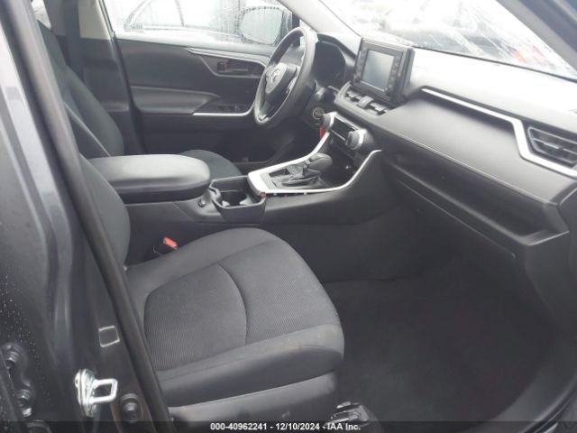 2T3K1RFV1KW051972 Toyota RAV4 LE