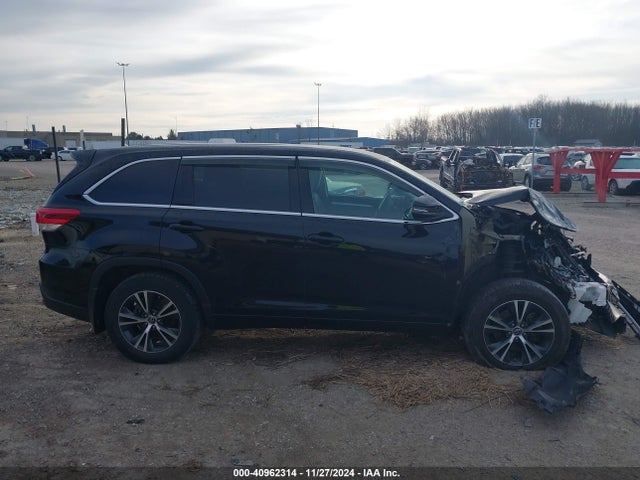 5TDZARFH2JS040200 Toyota Highlander Le
