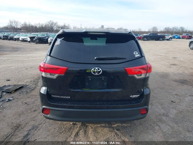 Toyota Highlander Le 2018 5TDZARFH2JS040200 Image 17