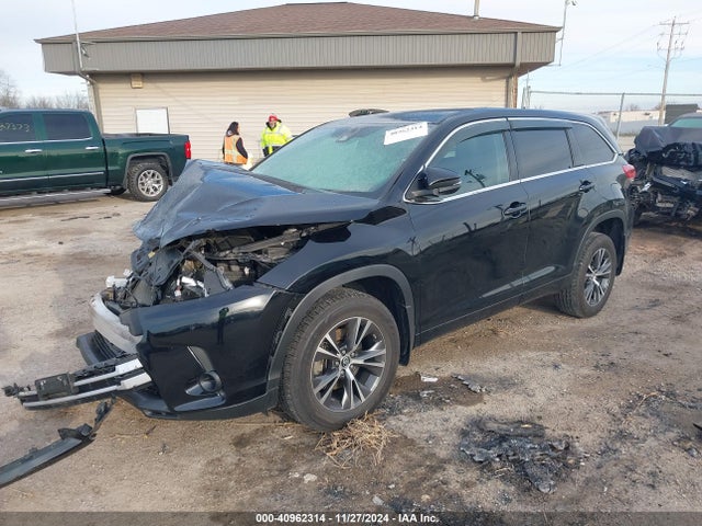 5TDZARFH2JS040200 Toyota Highlander Le