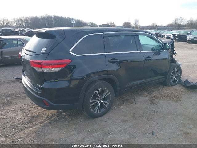 5TDZARFH2JS040200 Toyota Highlander Le