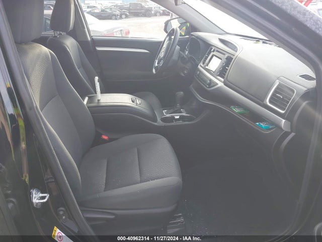 5TDZARFH2JS040200 Toyota Highlander Le