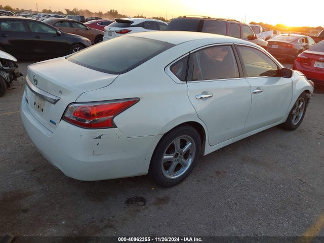 Nissan Altima 2.5 S 2014 1N4AL3AP6EN356820 Image 4