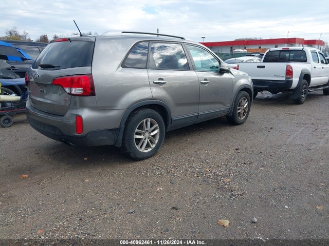 KIA SORENTO LX 2015 5XYKTCA67FG654713 Image 4