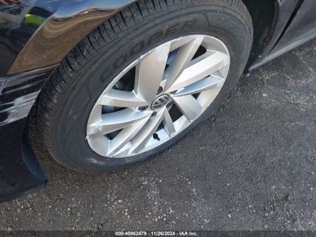 1VWBA7A33JC027939 Volkswagen Passat 2.0t Se
