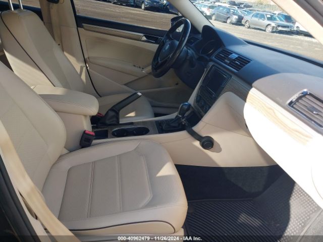 1VWBA7A33JC027939 Volkswagen Passat 2.0t Se