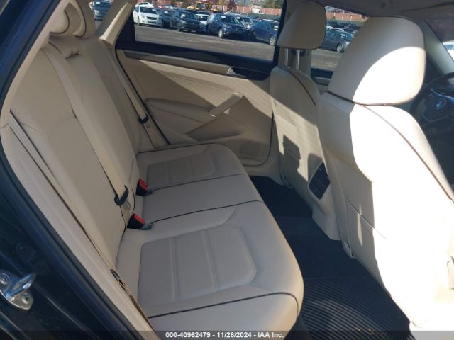 1VWBA7A33JC027939 Volkswagen Passat 2.0t Se