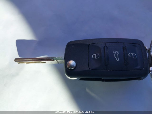 3VWL17AJ7GM309883 Volkswagen Jetta 1.8t Sel