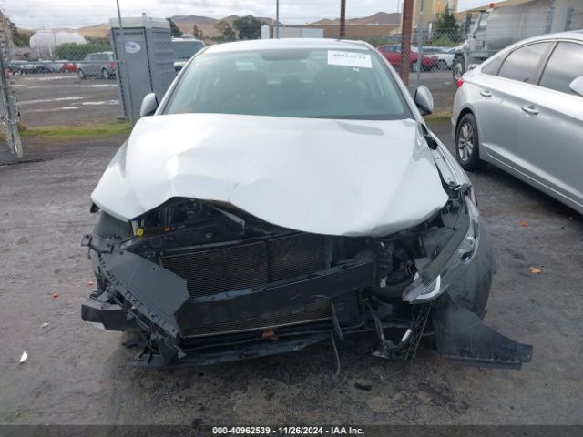 5NPD84LF2HH065707 Hyundai ELANTRA SE