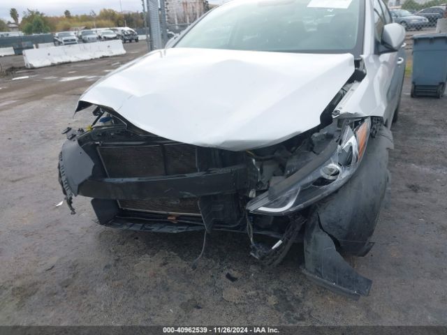5NPD84LF2HH065707 Hyundai ELANTRA SE