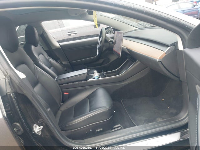 2019 TESLA MODEL 3 5YJ3E1EAXKF173583 Photo 4