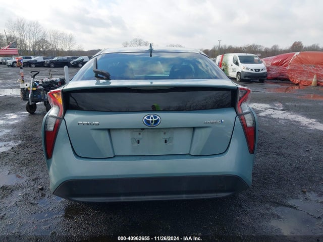Toyota Prius Two 2017 JTDKBRFUXH3024530 Image 16