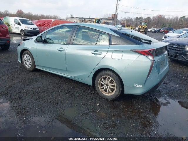 Toyota Prius Two 2017 JTDKBRFUXH3024530 Image 3