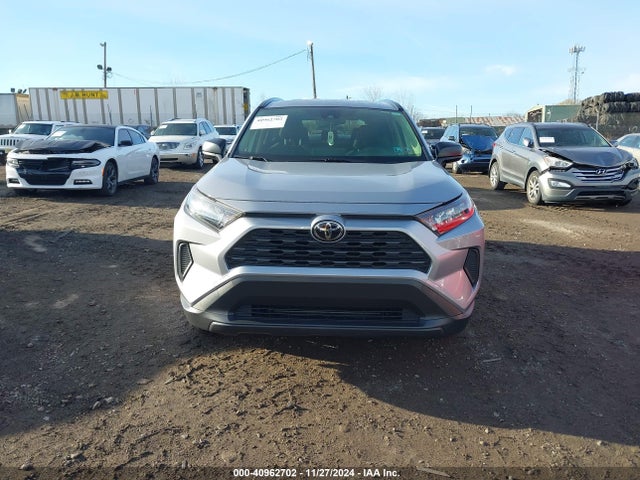 Toyota RAV4 LE 2019 JTMF1RFV0KD500699 Image 13