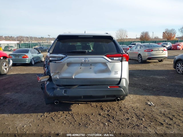 Toyota RAV4 LE 2019 JTMF1RFV0KD500699 Image 17