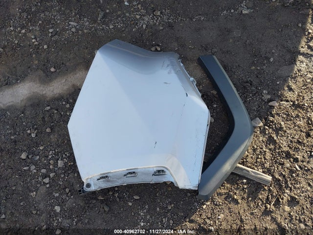 Toyota RAV4 LE 2019 JTMF1RFV0KD500699 Image 12