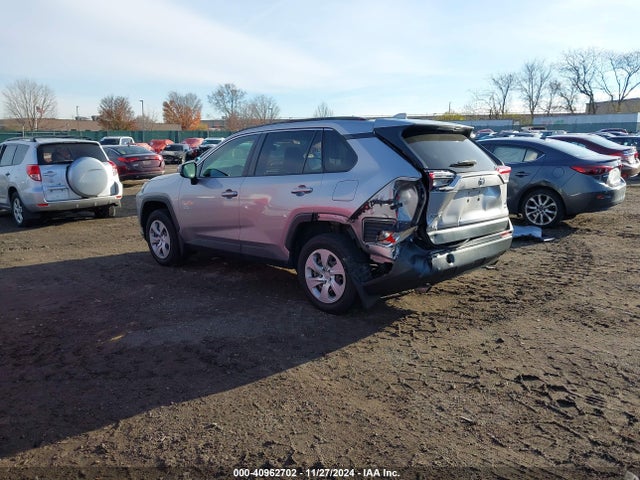 Toyota RAV4 LE 2019 JTMF1RFV0KD500699 Image 3