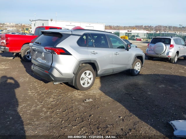 Toyota RAV4 LE 2019 JTMF1RFV0KD500699 Image 4