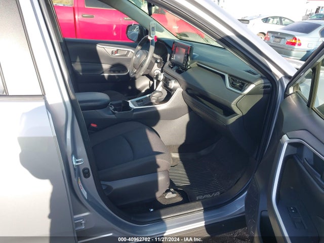 Toyota RAV4 LE 2019 JTMF1RFV0KD500699 Image 5