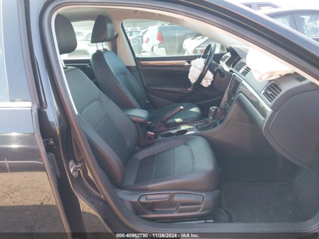 1VWGT7A39HC076718 Volkswagen Passat 1.8t Se
