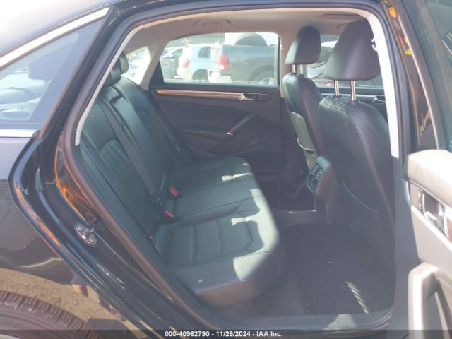 1VWGT7A39HC076718 Volkswagen Passat 1.8t Se