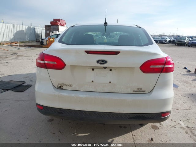 Ford FOCUS SE 2016 1FADP3F26GL298060 Image 16