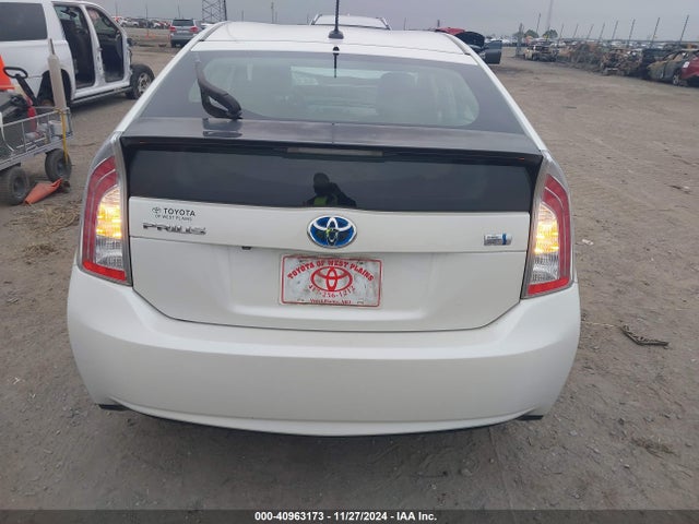 Toyota Prius Four 2015 JTDKN3DU1F0442884 Image 16