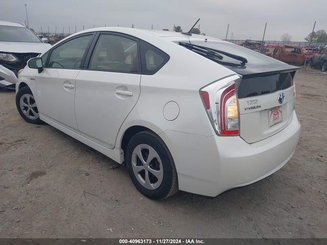 Toyota Prius Four 2015 JTDKN3DU1F0442884 Image 3
