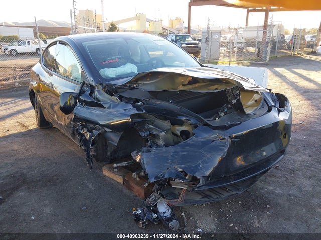 2021 TESLA MODEL Y 5YJYGDEE8MF138774 Photo 0