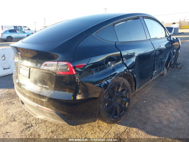 2021 TESLA MODEL Y 5YJYGDEE8MF138774 Photo 3
