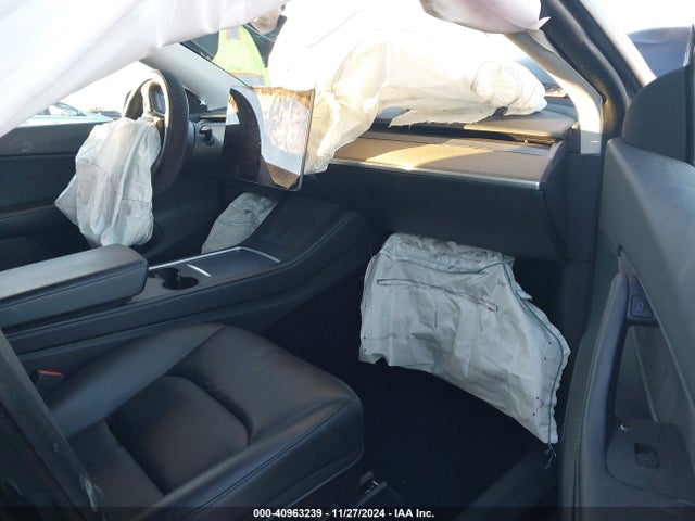 2021 TESLA MODEL Y 5YJYGDEE8MF138774 Photo 4