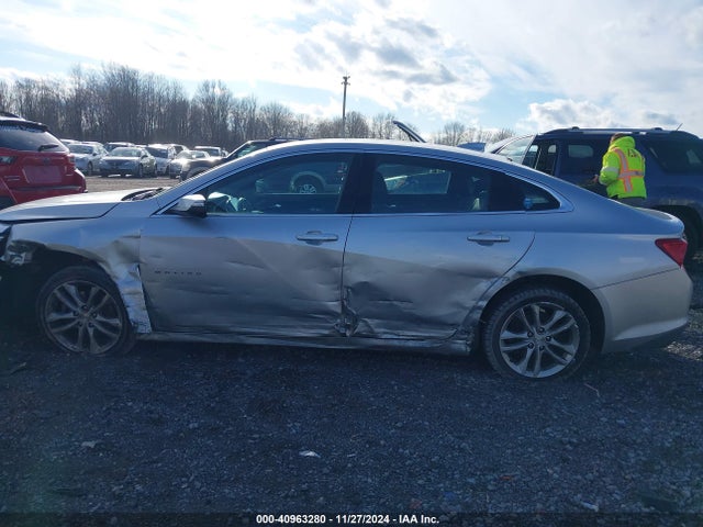 1G1ZD5STXJF172673 Chevrolet MALIBU LT