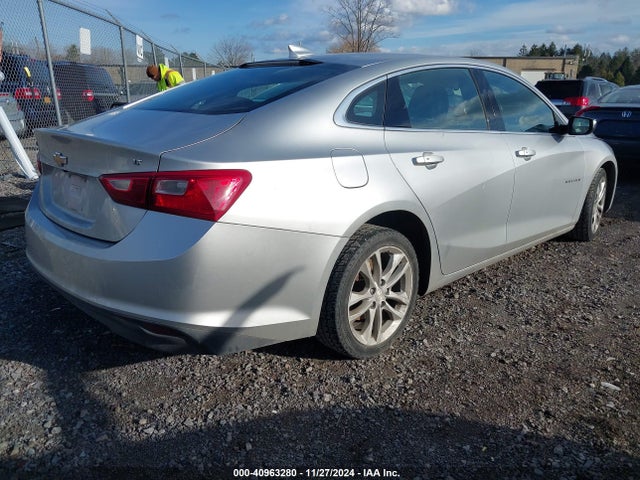 1G1ZD5STXJF172673 Chevrolet MALIBU LT