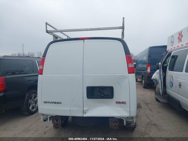 GMC Savana 3500 Work Van 2017 1GTZ7GFF7H1103526 Image 17