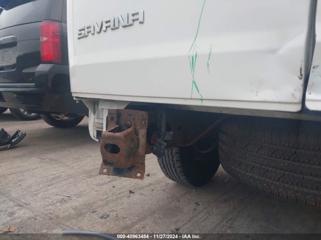 GMC Savana 3500 Work Van 2017 1GTZ7GFF7H1103526 Image 18
