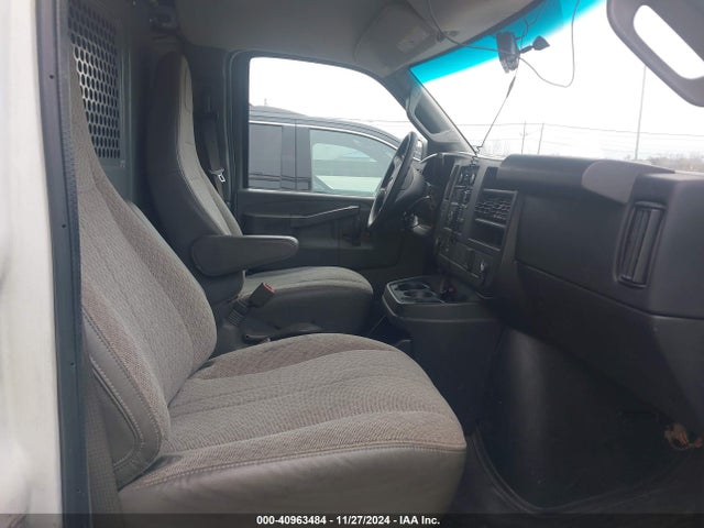 GMC Savana 3500 Work Van 2017 1GTZ7GFF7H1103526 Image 5