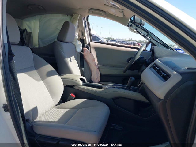 Honda HR-V LX 2018 3CZRU5H34JM705030 Image 5