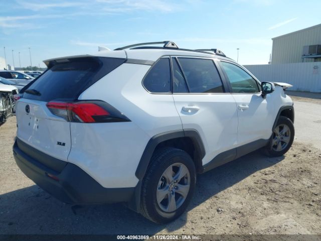 2T3W1RFV4RW345085 Toyota Rav4 Xle