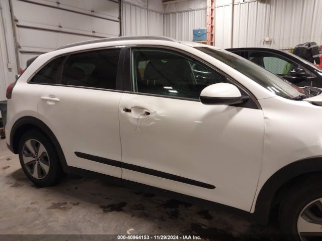 KNDCB3LC8J5211594 KIA NIRO LX