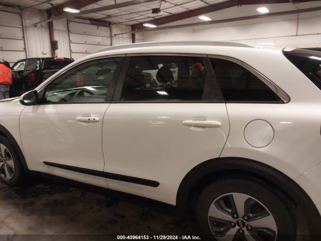 KNDCB3LC8J5211594 KIA NIRO LX