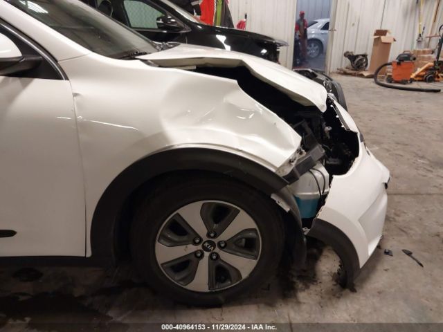 KNDCB3LC8J5211594 KIA NIRO LX