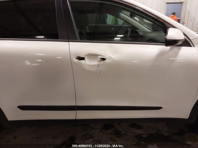 KNDCB3LC8J5211594 KIA NIRO LX