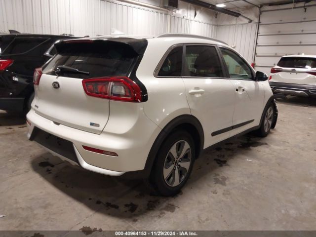 KNDCB3LC8J5211594 KIA NIRO LX